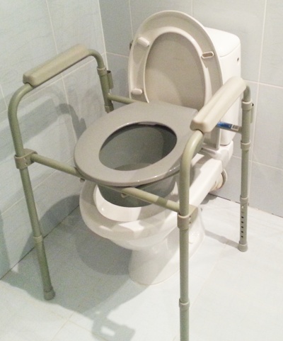 Кресло-туалет складной 10580